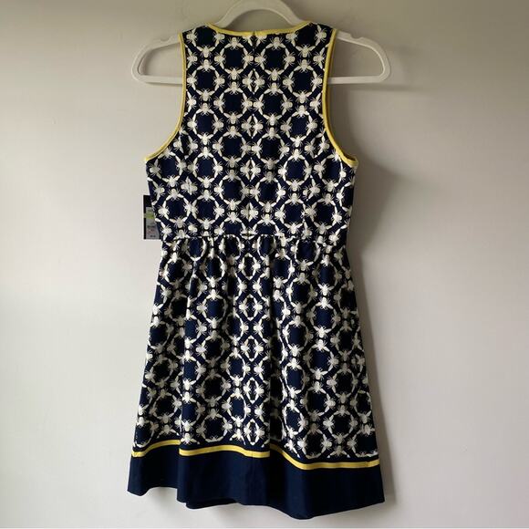 NWT Crown & Ivy Medallion Bee Print Fit and Flare Dress Sleeveless Size 4P - Picture 10 of 11